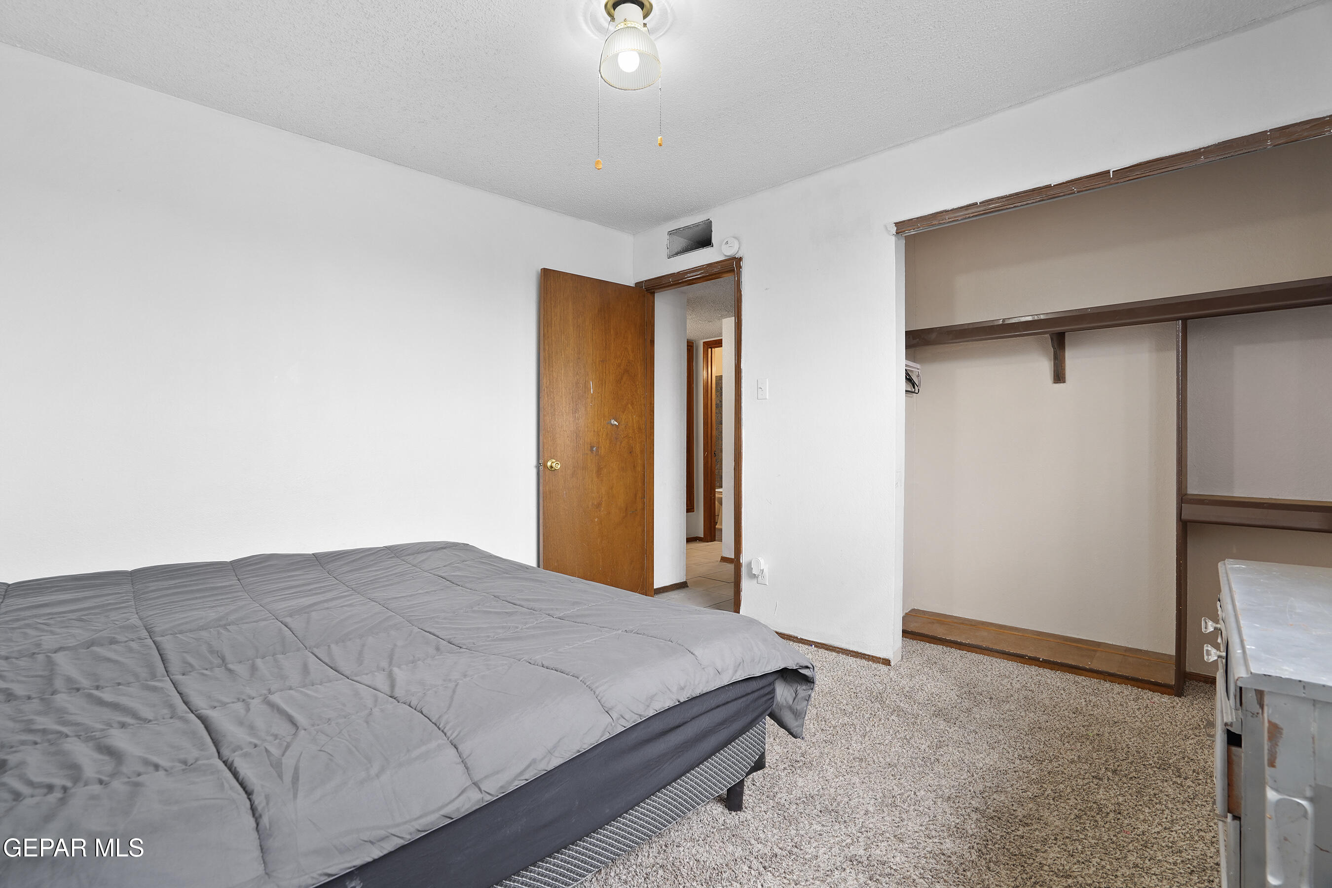 6900 Ridge Top Drive El Paso, TX 79904 - Photo 20 of 32 a bed room with a bed and a walk in closet