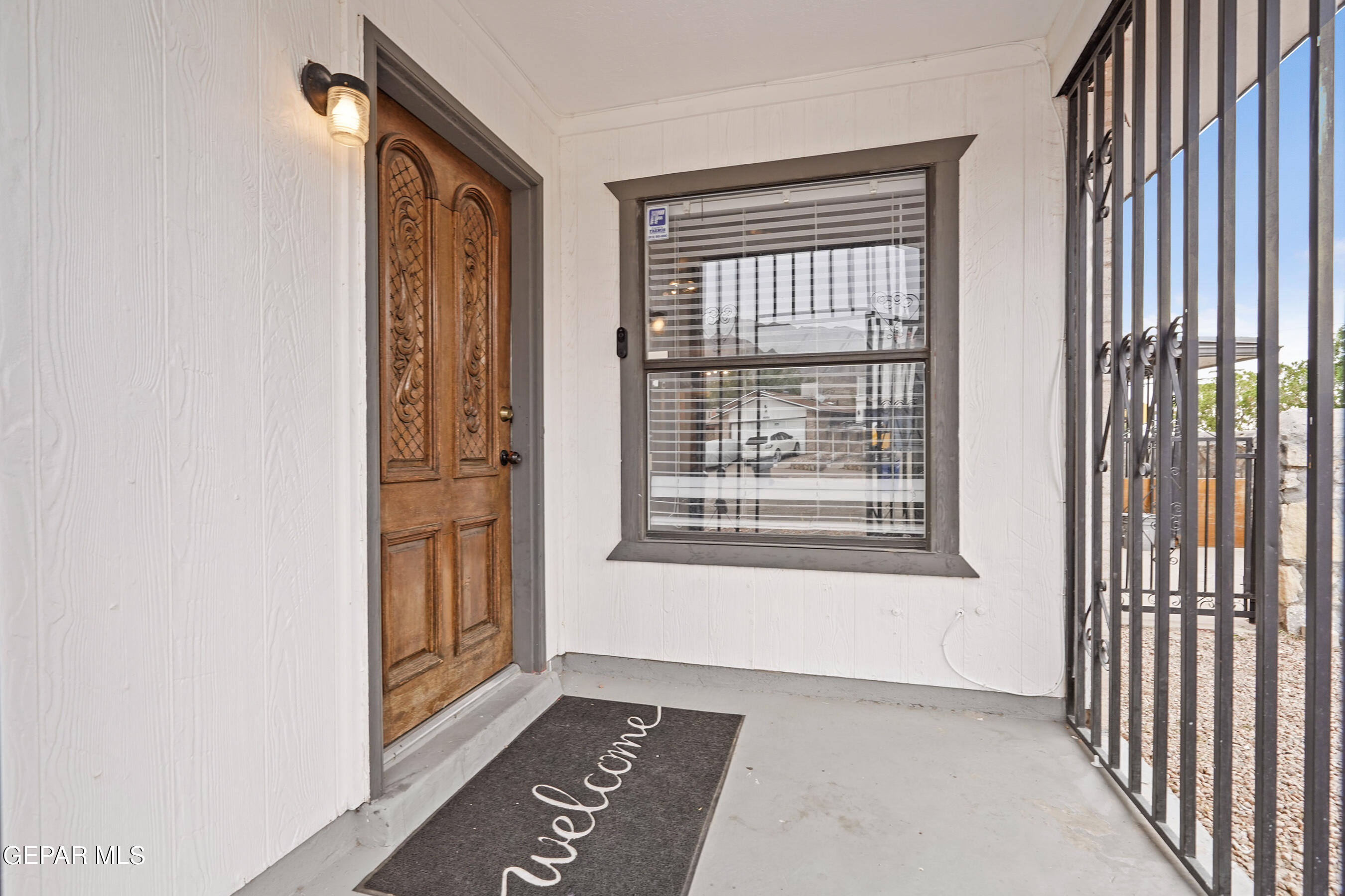 6900 Ridge Top Drive El Paso, TX 79904 - Photo 5 of 32 a view of a room that has a window in it