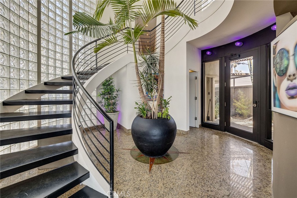 2024 The Strand Hermosa Beach, CA 90254 - Photo 21 of 65 a view of a entryway