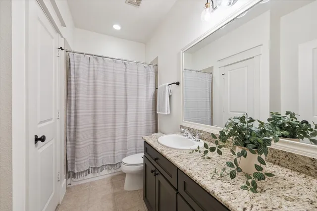 $949,900 | 636 East 6 1/2 Street, Houston, TX 77007