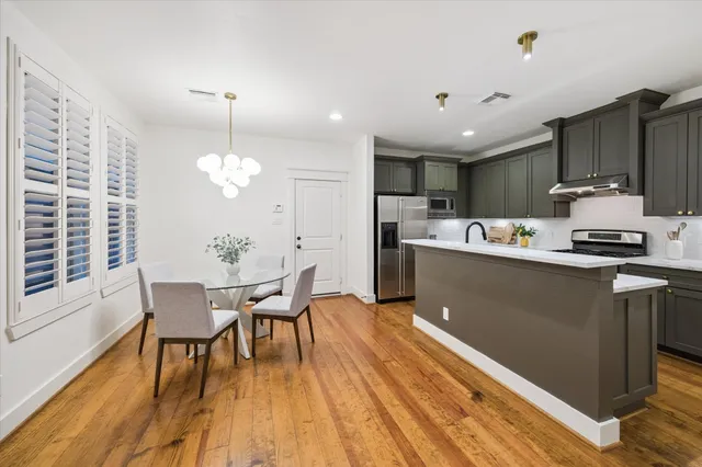 $949,900 | 636 East 6 1/2 Street, Houston, TX 77007