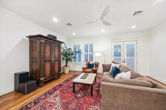 $949,900 | 636 East 6 1/2 Street, Houston, TX 77007