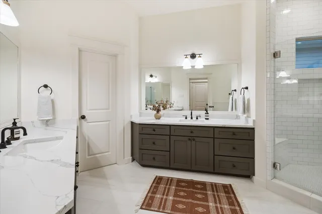 $949,900 | 636 East 6 1/2 Street, Houston, TX 77007