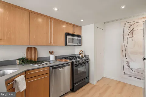 $305,000 | 1326-42 Spruce Street, Unit 708, Philadelphia, PA 19107