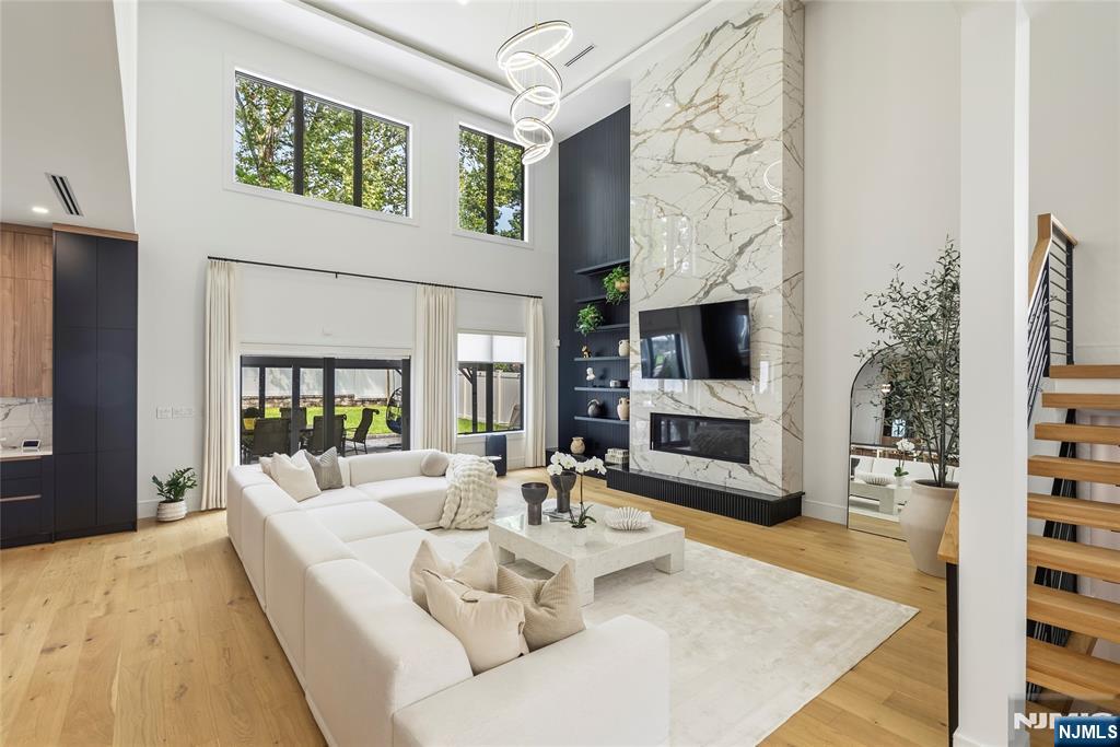 151 Stuart Street Paramus, NJ 07652 - Photo 8 of 49 Gallery Image 8