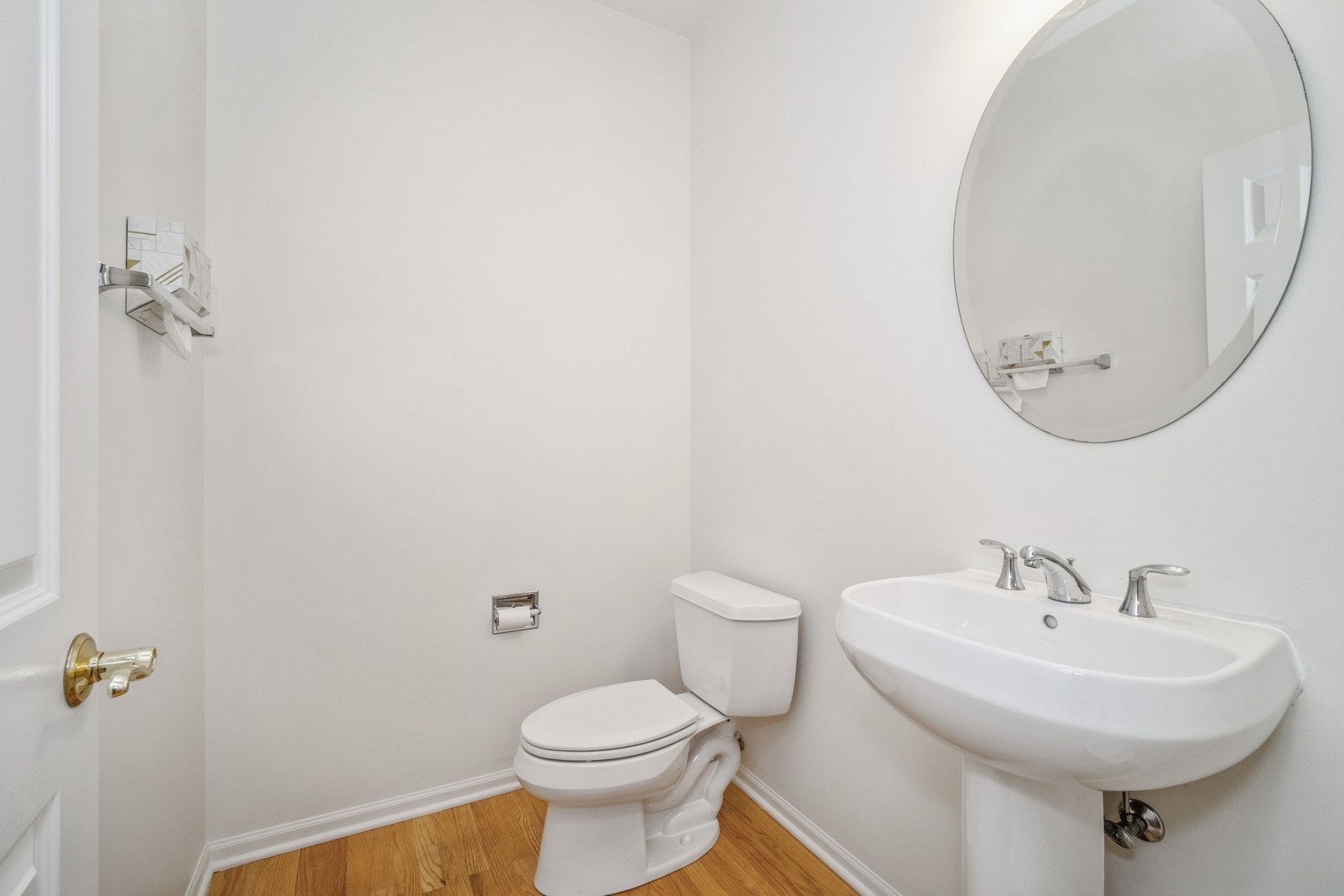 1950 Beaumont Place Northbrook, IL 60062 - Photo 8 of 10 a bathroom with a sink a toilet and mirror