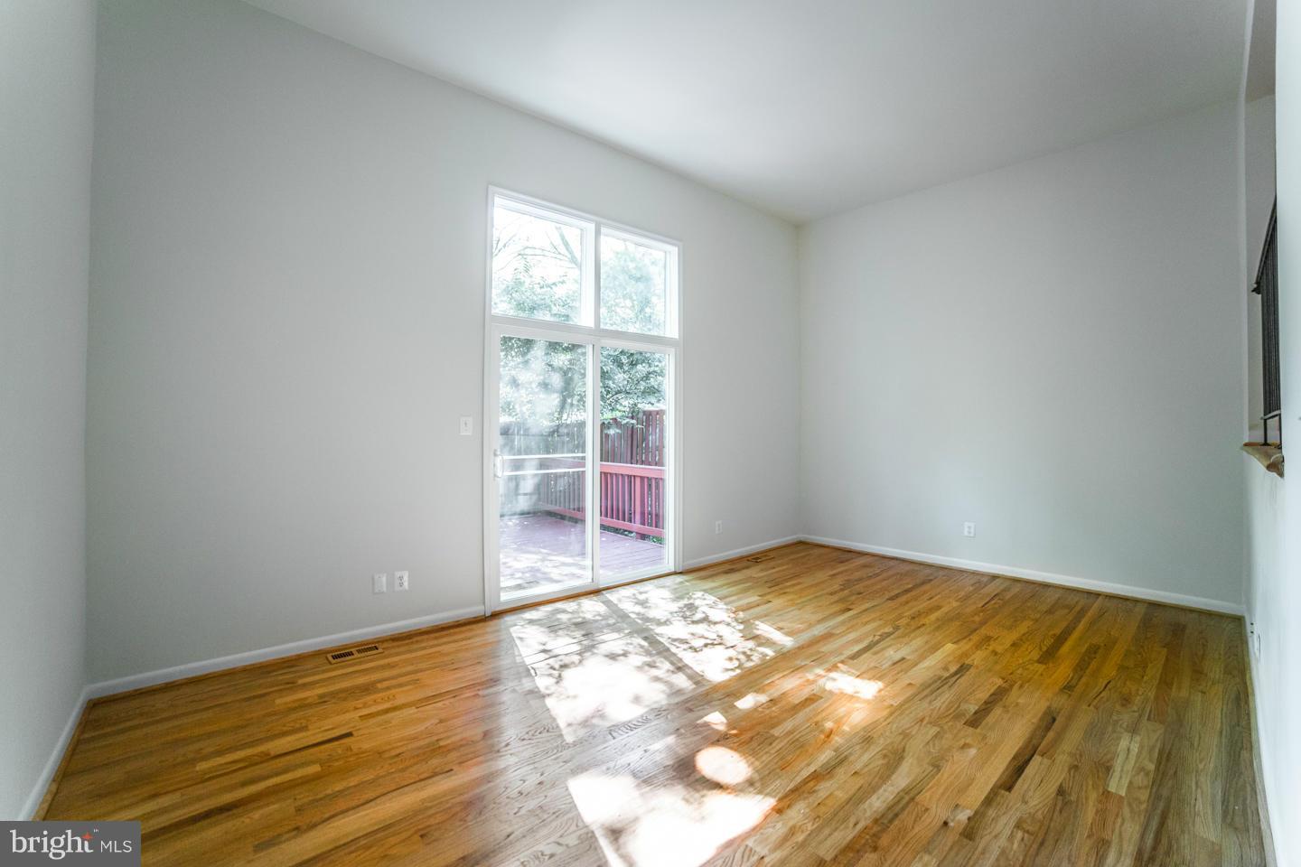 2371 Albot Road Reston, VA 20191 - Photo 11 of 25 Family Room