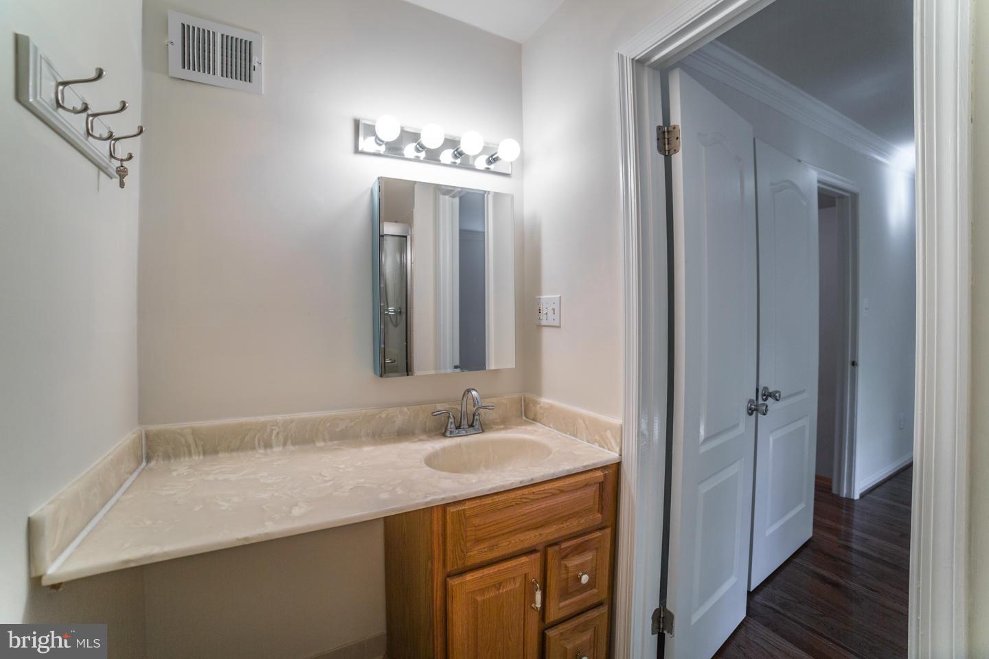 2371 Albot Road Reston, VA 20191 - Photo 19 of 25 Bath