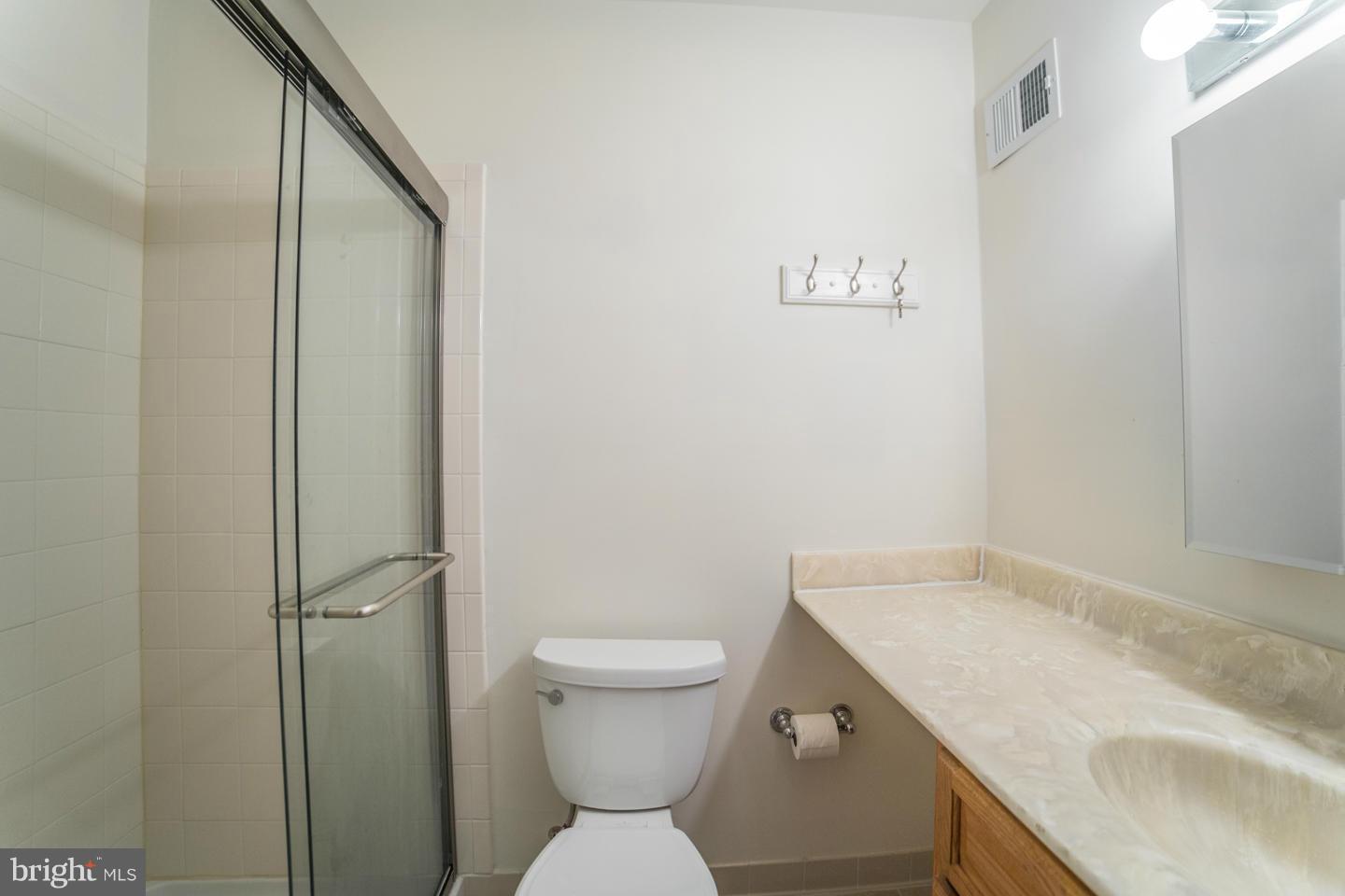2371 Albot Road Reston, VA 20191 - Photo 20 of 25 Bath