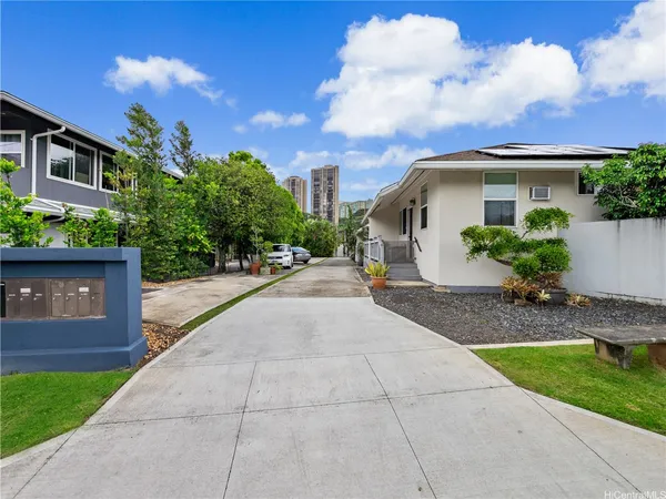 $2,450,000 | 2138 Kanealii Avenue, Honolulu, HI 96813