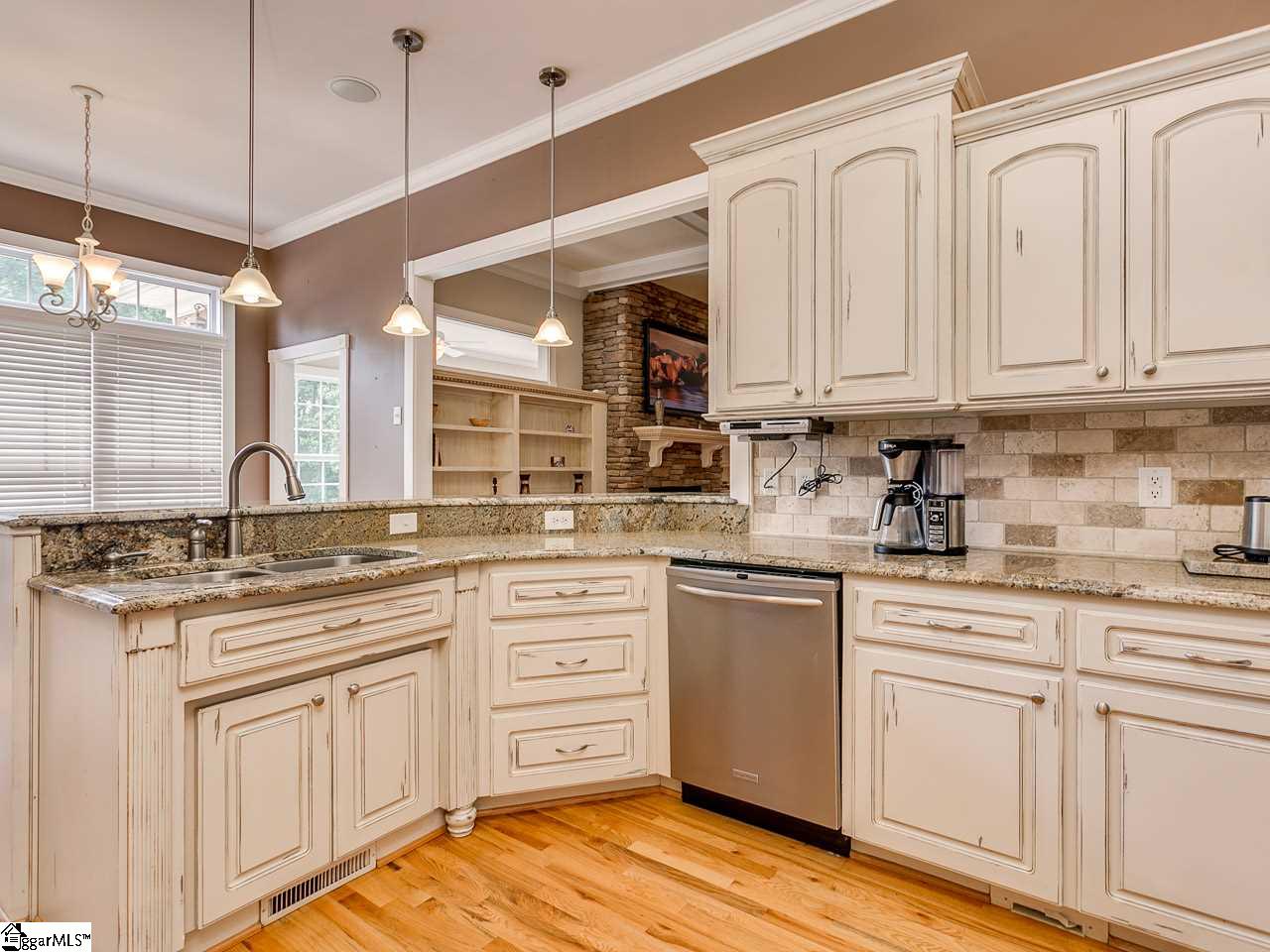 410 State Rd S-42-2289 Greer, SC 29651 - Photo 8 of 34 Beautiful custom kitchen