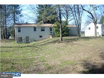 35 Elfreth Road Huntingdon Valley, PA 19006 - Photo 3 of 11 Exterior Back