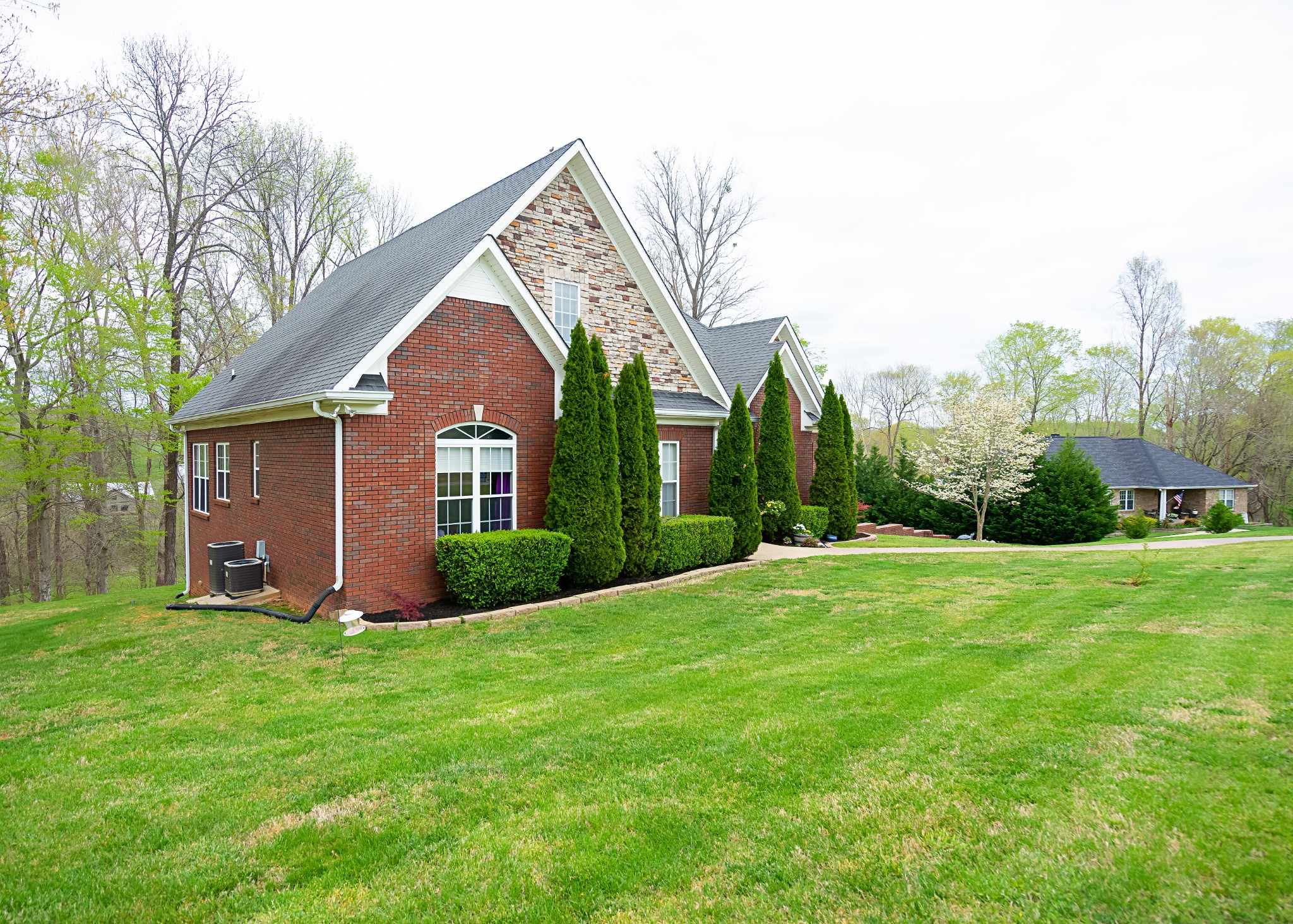 2989 Surrey Ridge Road Clarksville, TN 37043 - Photo 2 of 32 Gallery Image 2