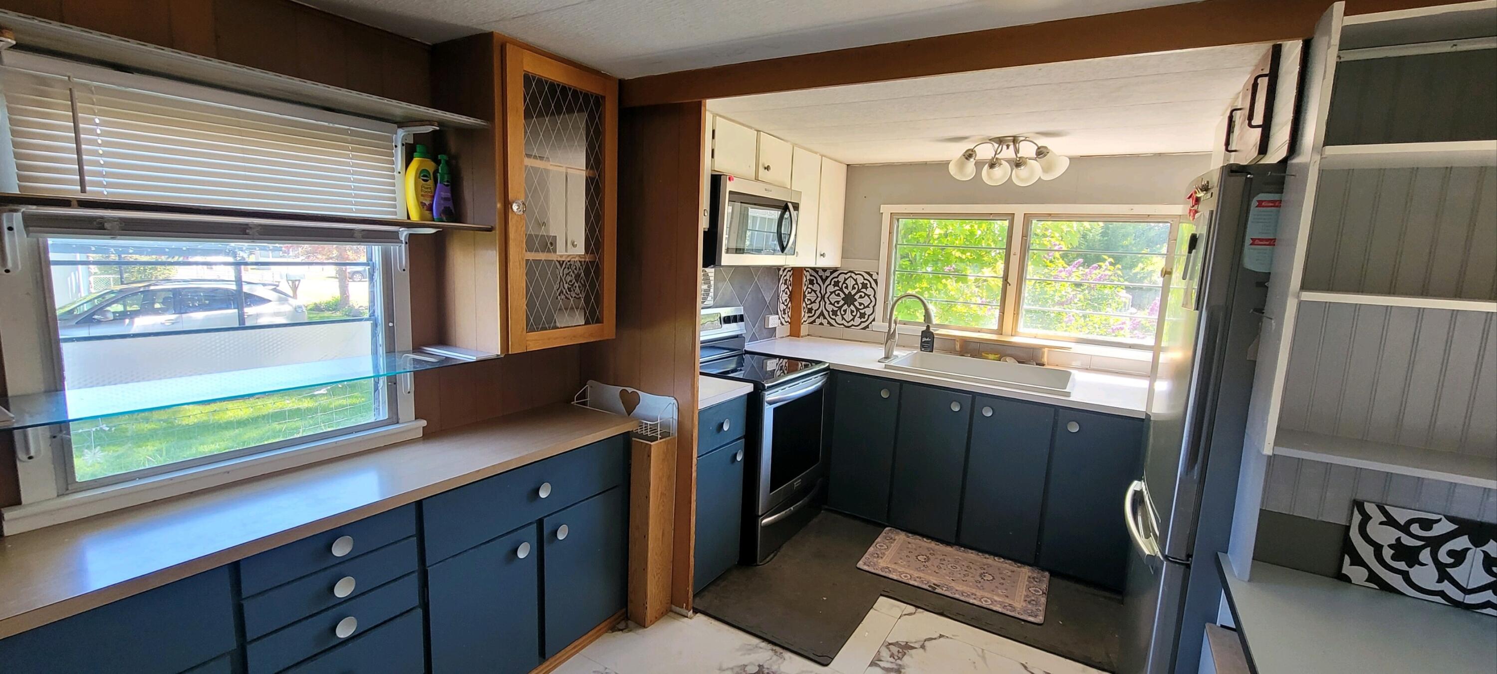 455 David Way Talent, OR 97540 - Photo 2 of 4 Kitchen
