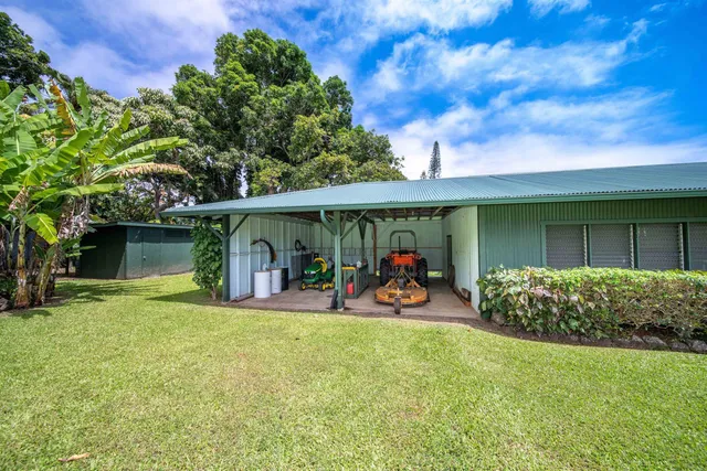 a view of a house with backyard and porch
