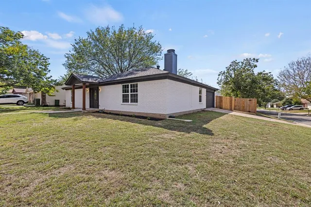 $2,490 | 6000 Cool Springs Drive, Arlington, TX 76001