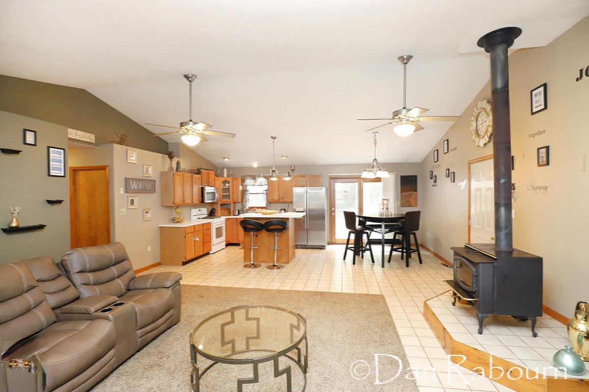 707 Sycamore Road Howard City, MI 49329 - Photo 8 of 29 IMG_7075