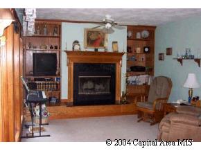 6 Village Green Road Petersburg, IL 62675 - Photo 2 of 8