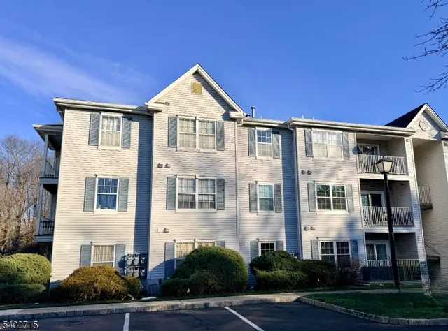 $349,900 | 109 Stratford Place, Bridgewater, NJ 08805