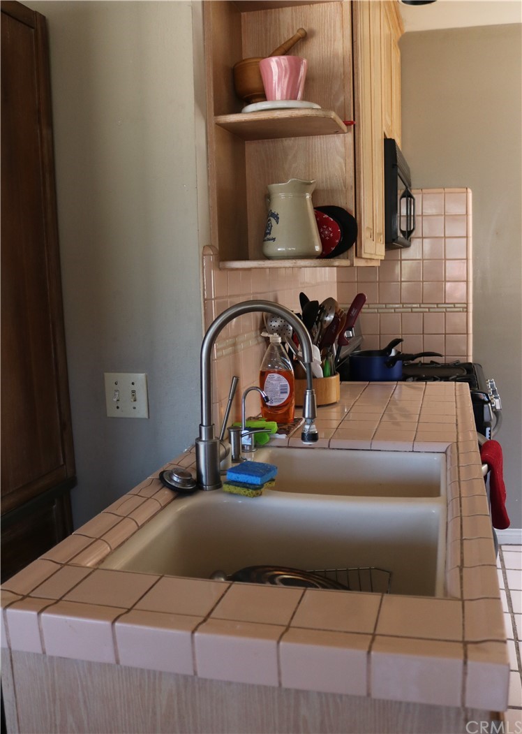 183 Lower Terrace Road Avalon, CA 90704 - Photo 23 of 33 a bedroom with a bed and a mirror