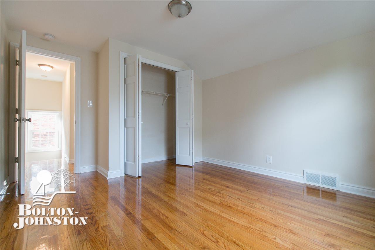 1386 Roslyn Road Grosse Pointe Woods, MI 48236 - Photo 19 of 23