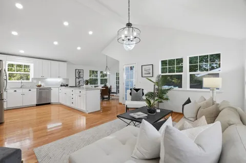 $2,488,000 | 750 Los Robles Avenue, Palo Alto, CA 94306