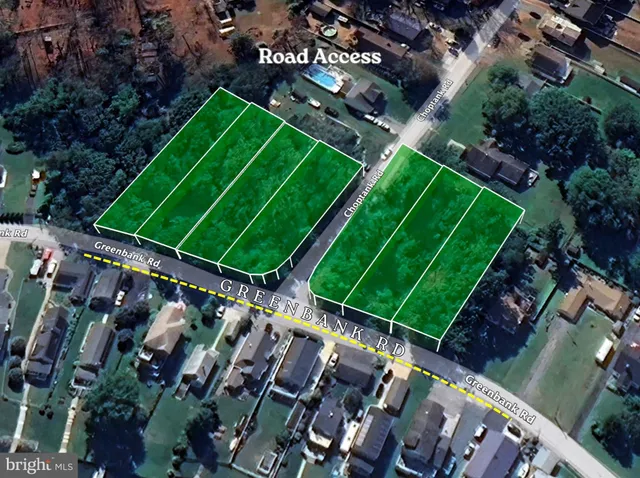 a view of a large yard with lots of green space