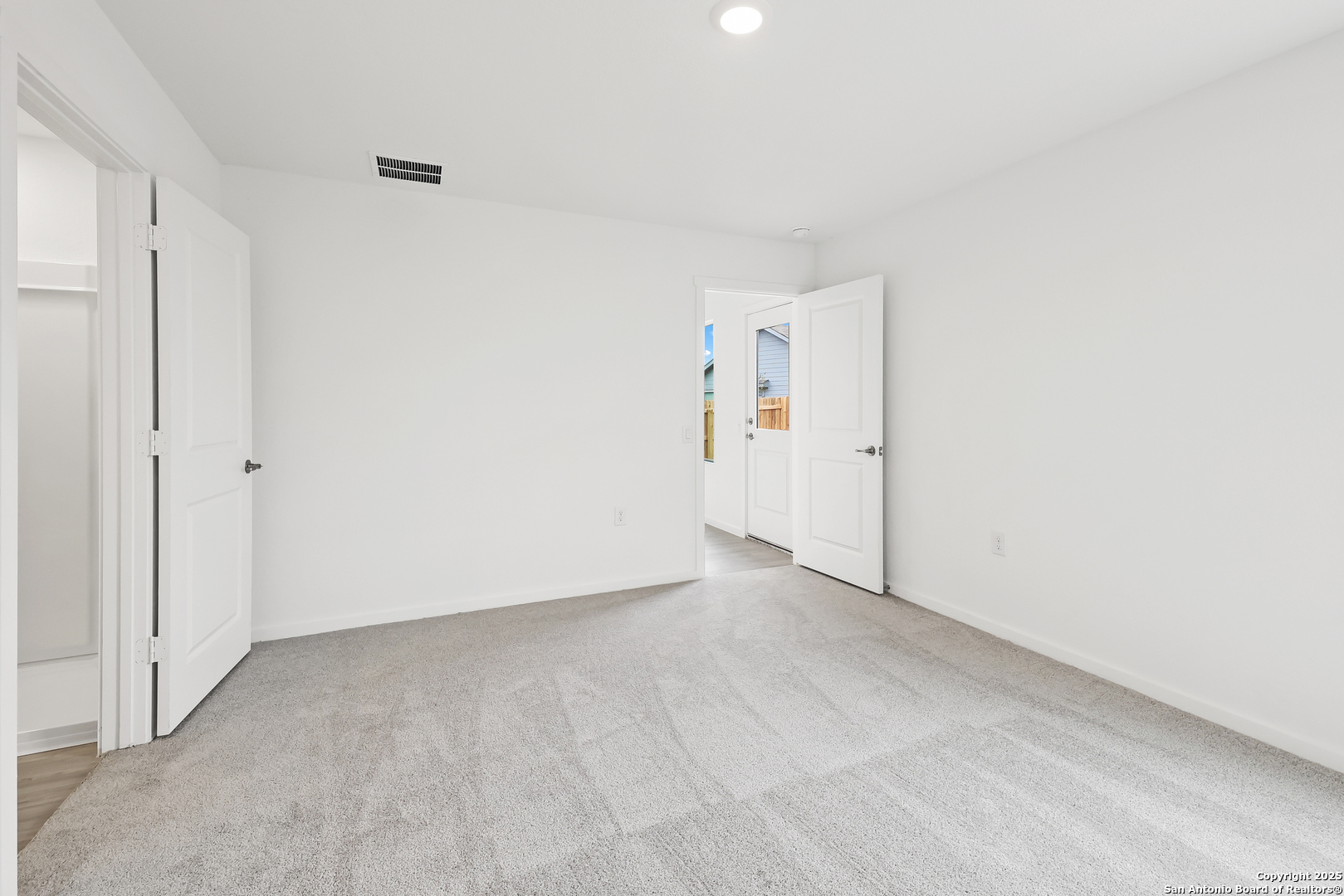 1111 Crenshaw Way San Antonio, TX 78221 - Photo 13 of 34