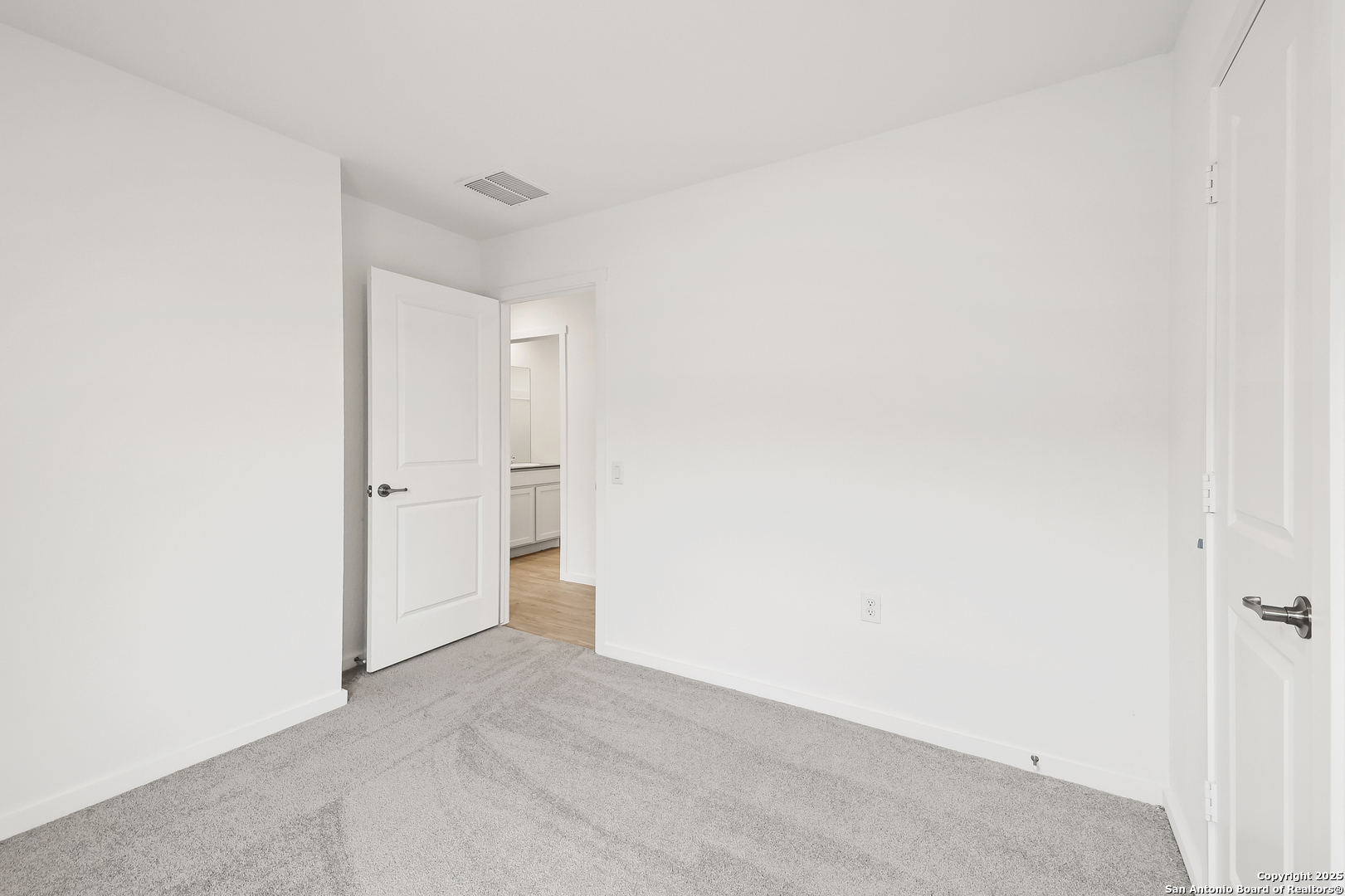 1111 Crenshaw Way San Antonio, TX 78221 - Photo 20 of 34