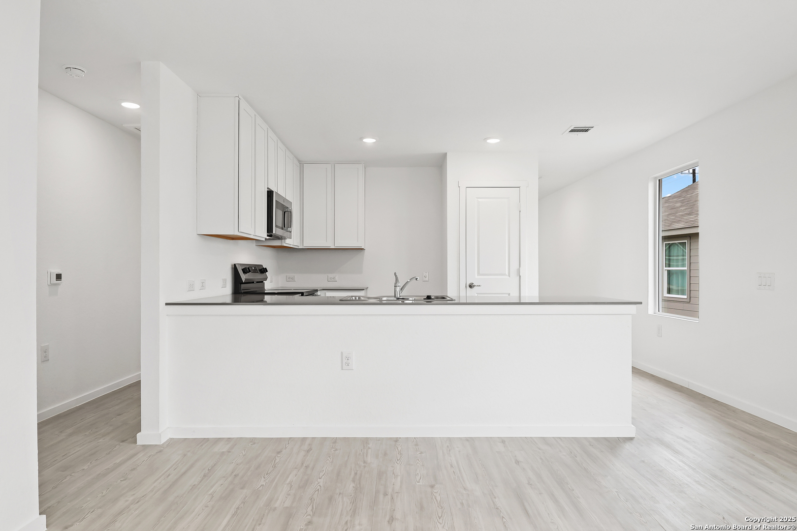 1111 Crenshaw Way San Antonio, TX 78221 - Photo 9 of 34