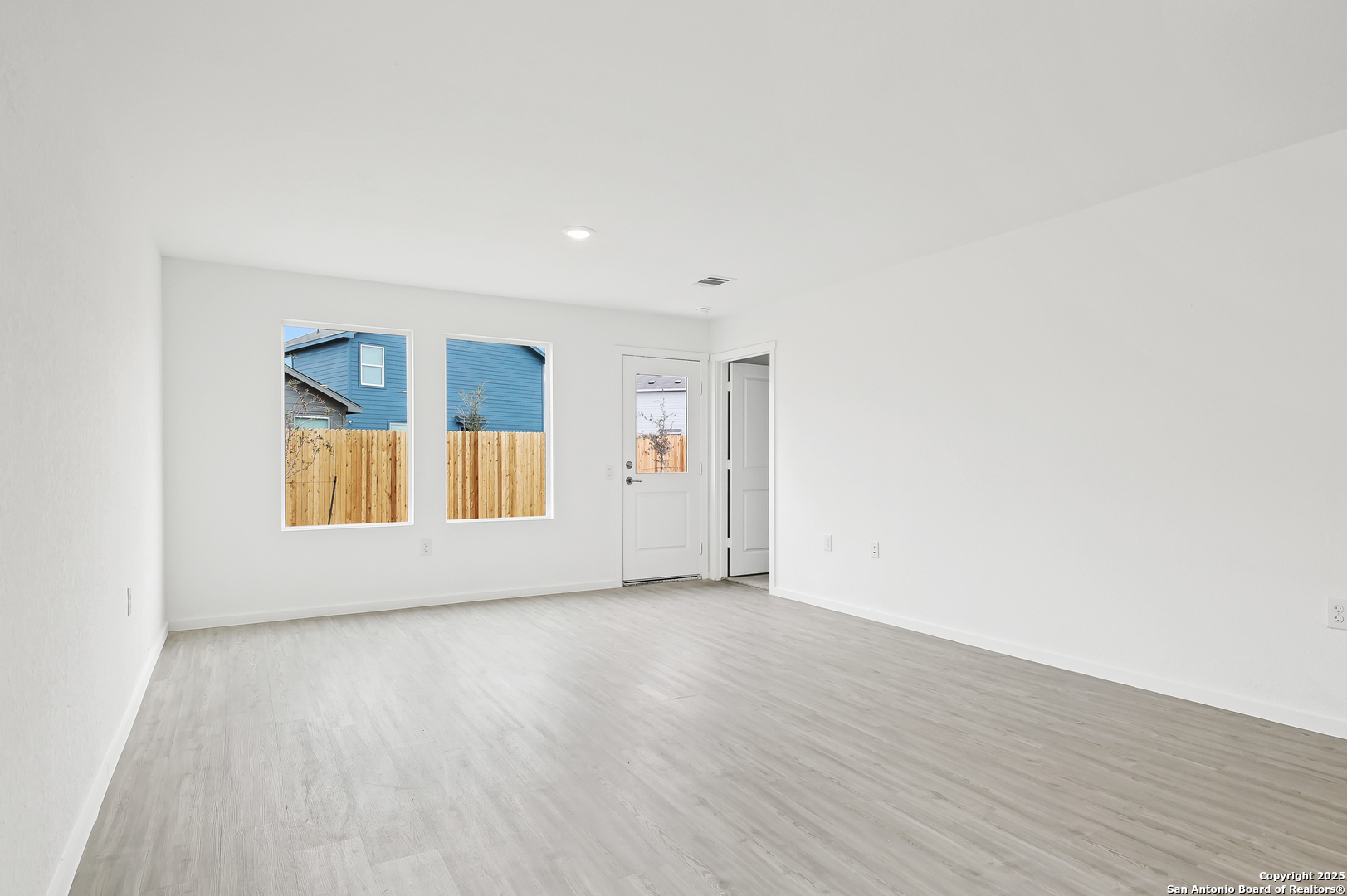 1111 Crenshaw Way San Antonio, TX 78221 - Photo 10 of 34