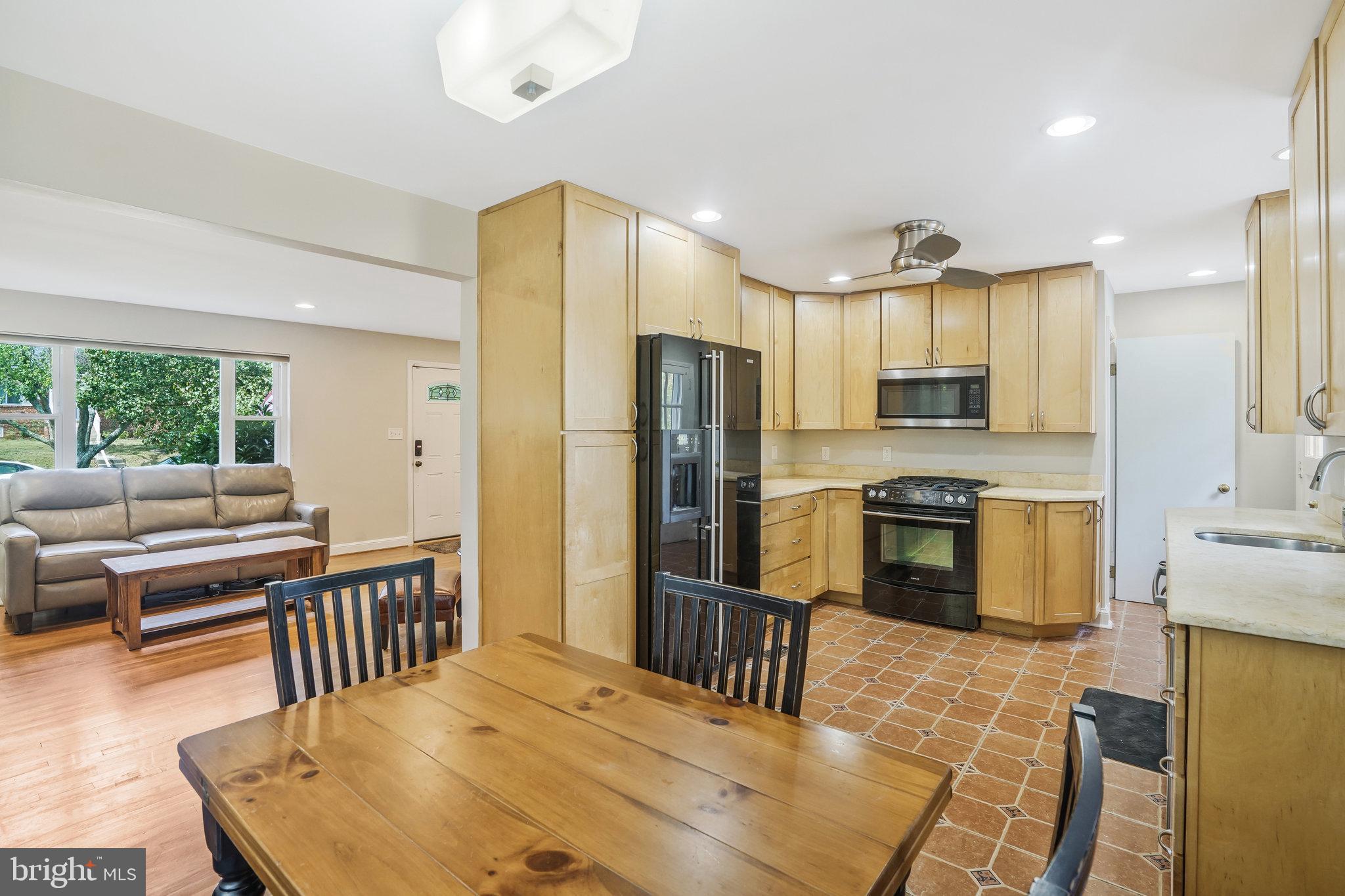 5909 Craig Street Springfield, VA 22150 - Photo 8 of 31 KITCHEN & DINING