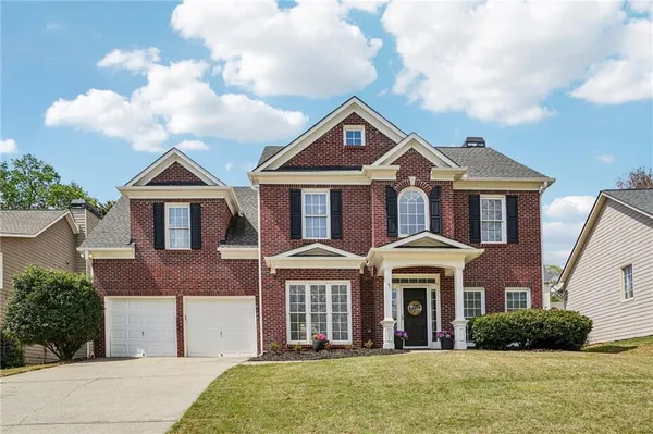 a view of a house with a yard