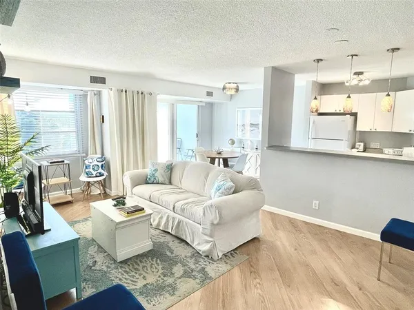 $1,850 | 3315 58th Avenue South, Unit 304, St. Petersburg, FL 33712