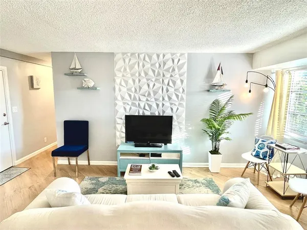 $1,850 | 3315 58th Avenue South, Unit 304, St. Petersburg, FL 33712