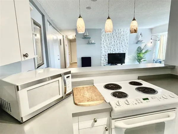 $1,850 | 3315 58th Avenue South, Unit 304, St. Petersburg, FL 33712