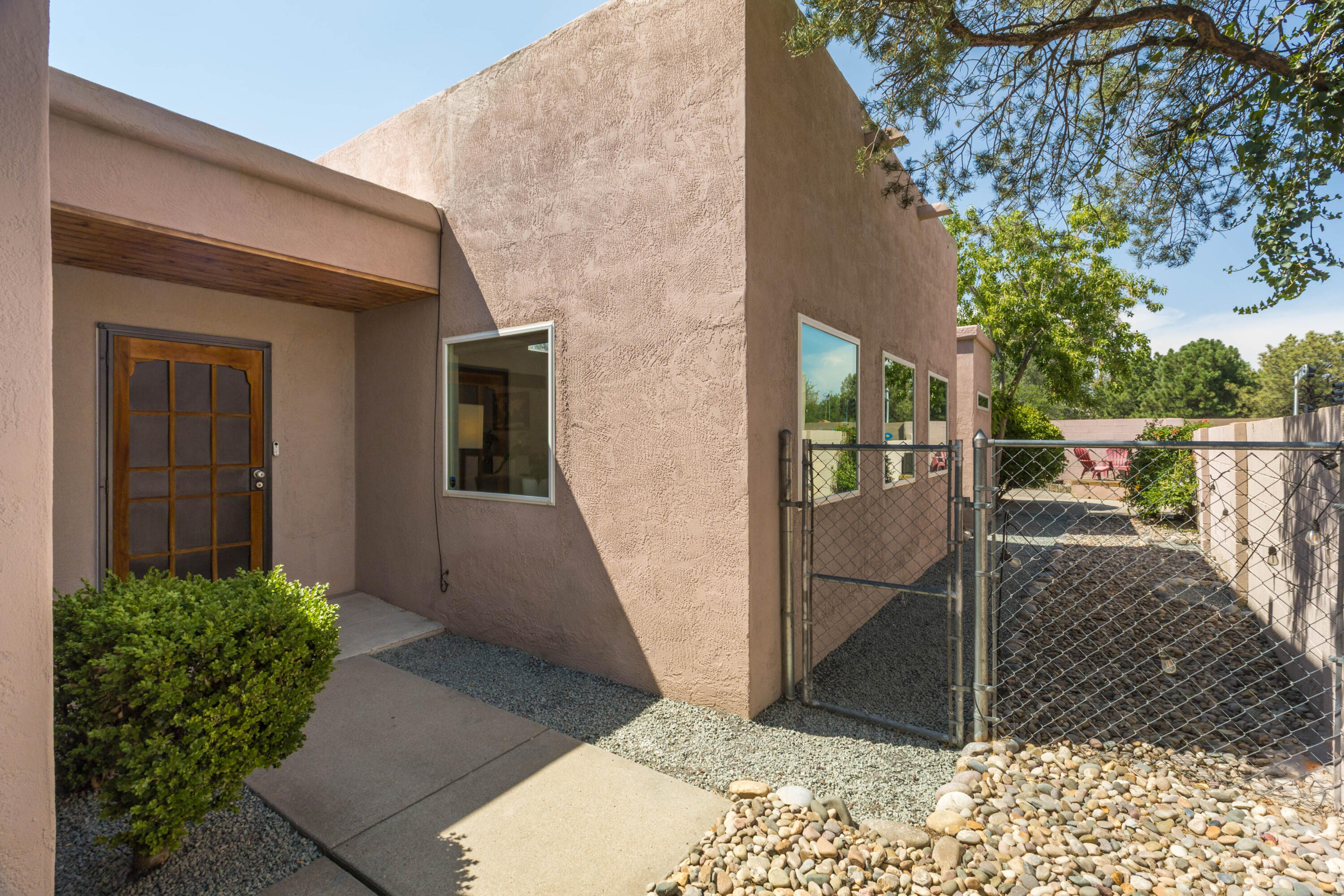 9825 Denali Road Northeast Albuquerque, NM 87111 - Photo 4 of 33 Gallery Image 4