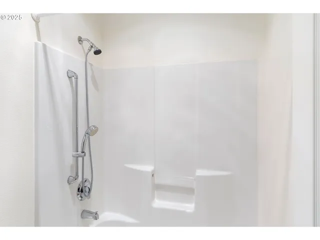 $700,000 | 780 Henderson Road, Hood River, OR 97031