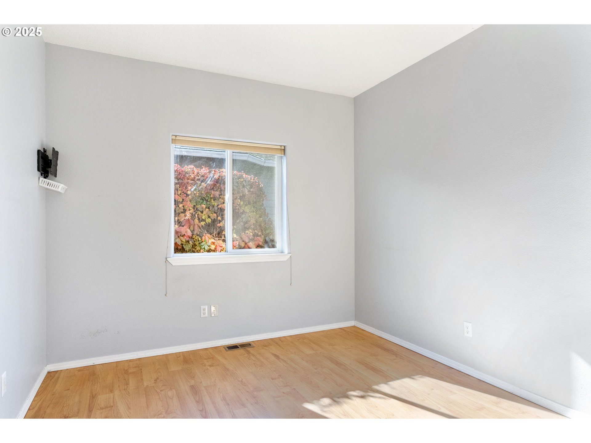 780 Henderson Road Hood River, OR 97031 - Photo 18 of 35 a view of an empty room with a window
