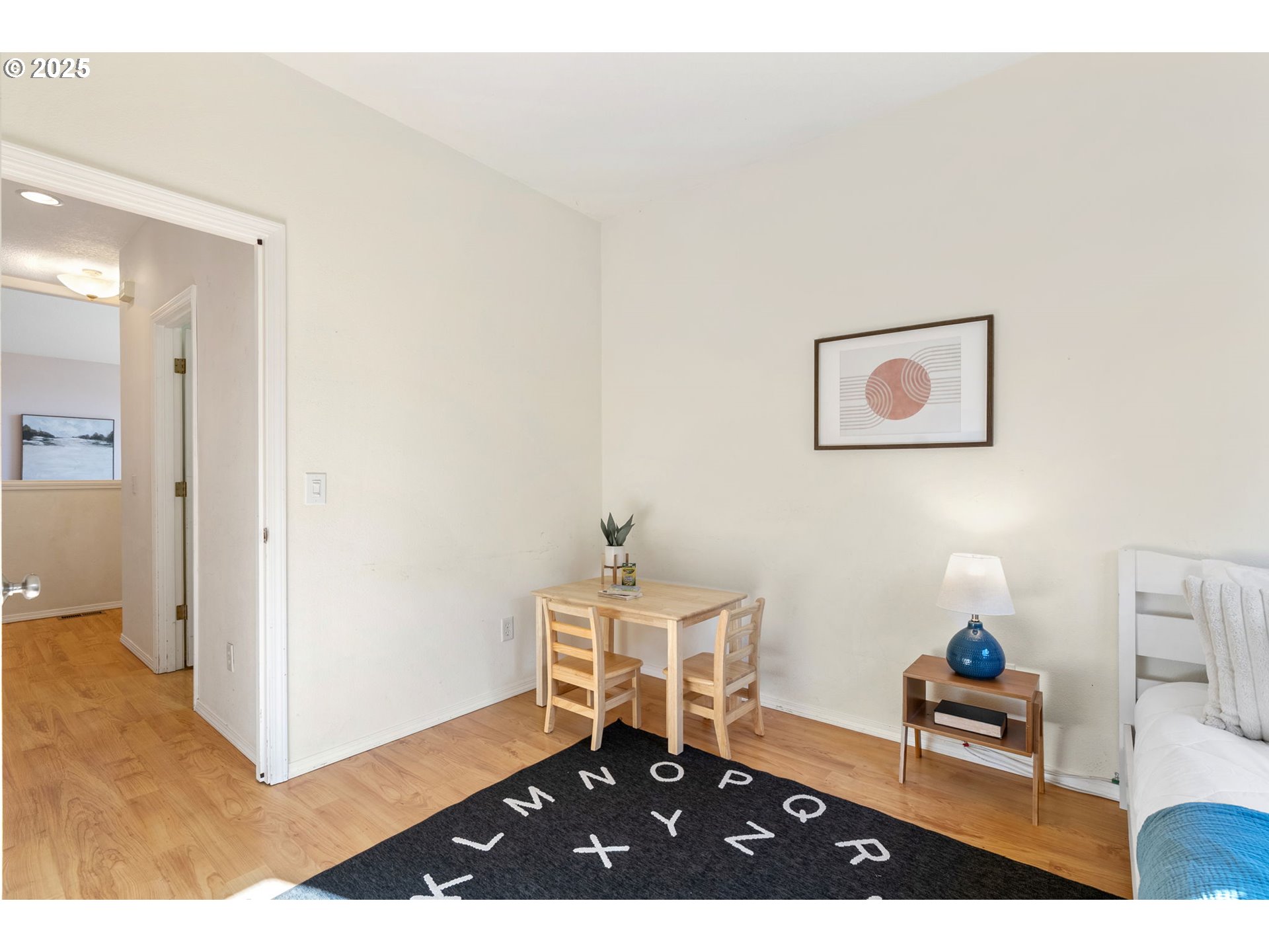 780 Henderson Road Hood River, OR 97031 - Photo 24 of 35 a living room with furniture and a table