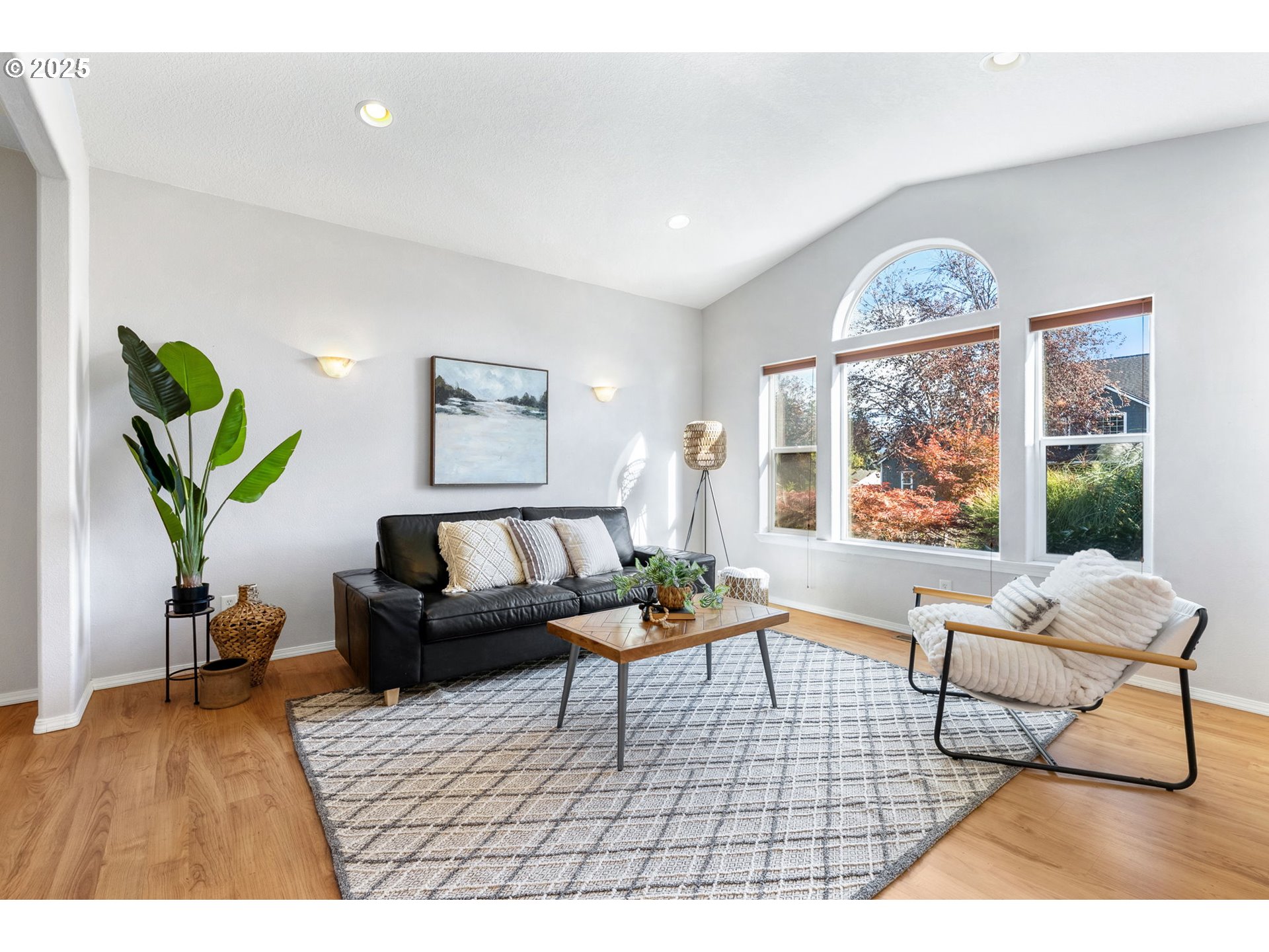 780 Henderson Road Hood River, OR 97031 - Photo 3 of 35 a living room with furniture and a large window