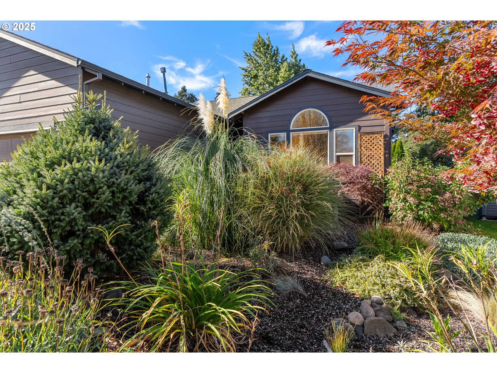 780 Henderson Road Hood River, OR 97031 - Photo 32 of 35 a view of a tree in front of a house