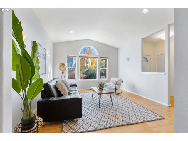 $700,000 | 780 Henderson Road, Hood River, OR 97031