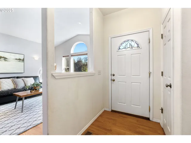 $700,000 | 780 Henderson Road, Hood River, OR 97031