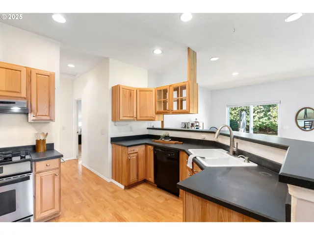 $700,000 | 780 Henderson Road, Hood River, OR 97031