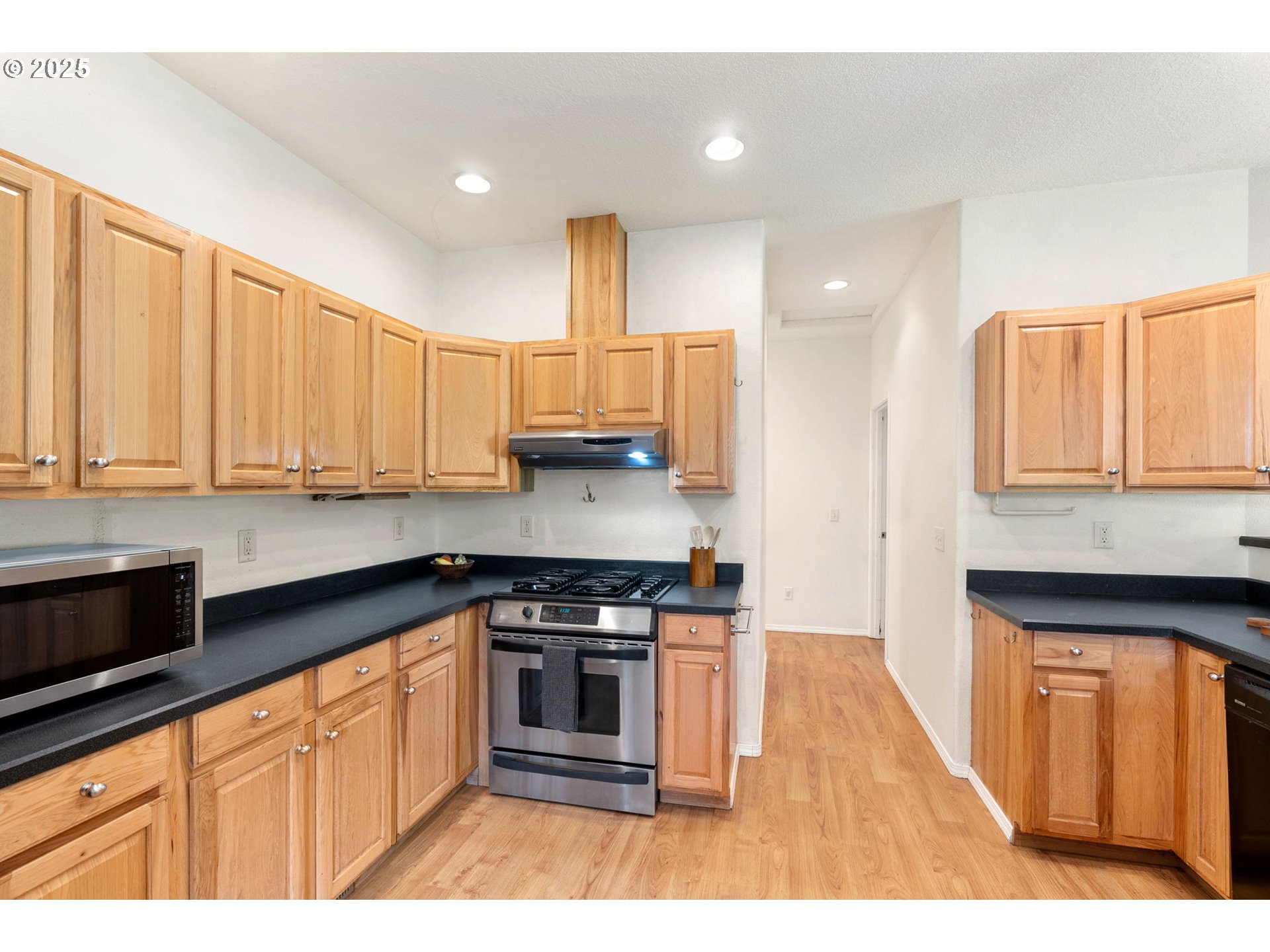 780 Henderson Road Hood River, OR 97031 - Photo 10 of 35 a kitchen with stainless steel appliances granite countertop a stove a sink and a granite counter tops