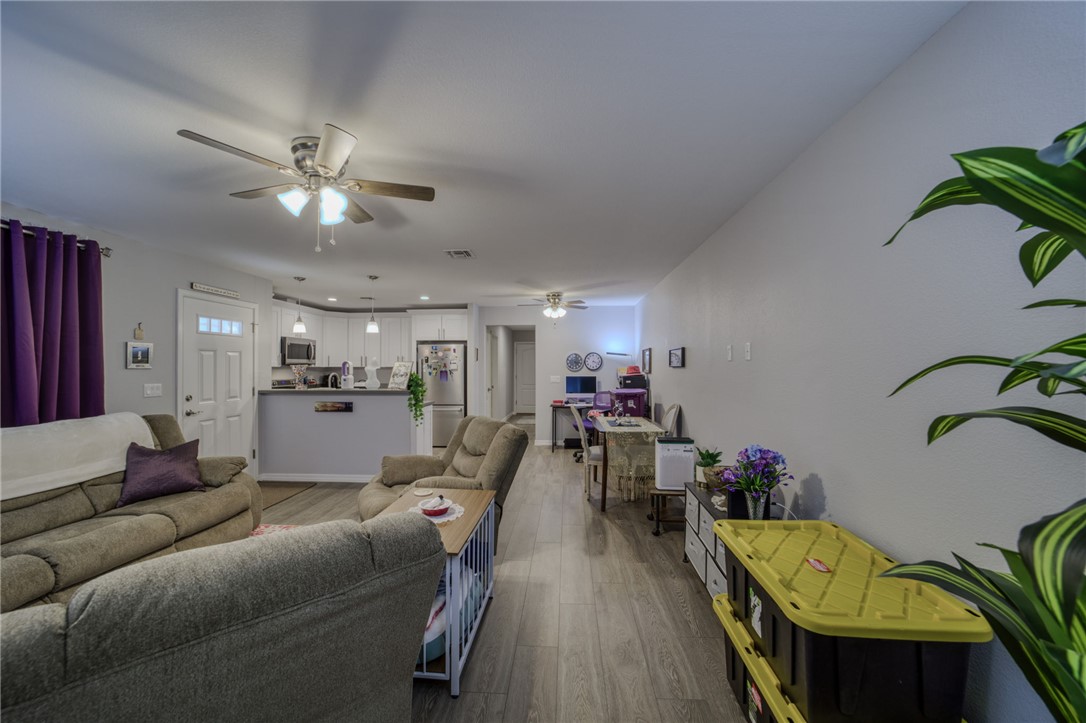 1632 Shamrock Road Bullhead City, AZ 86442 - Photo 11 of 59 Living Room