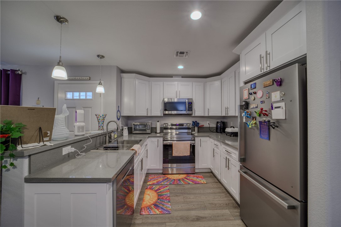 1632 Shamrock Road Bullhead City, AZ 86442 - Photo 13 of 59 Kitchen