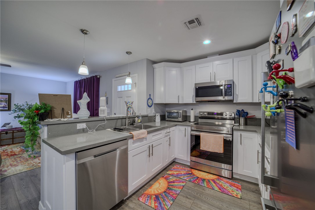 1632 Shamrock Road Bullhead City, AZ 86442 - Photo 14 of 59 Kitchen