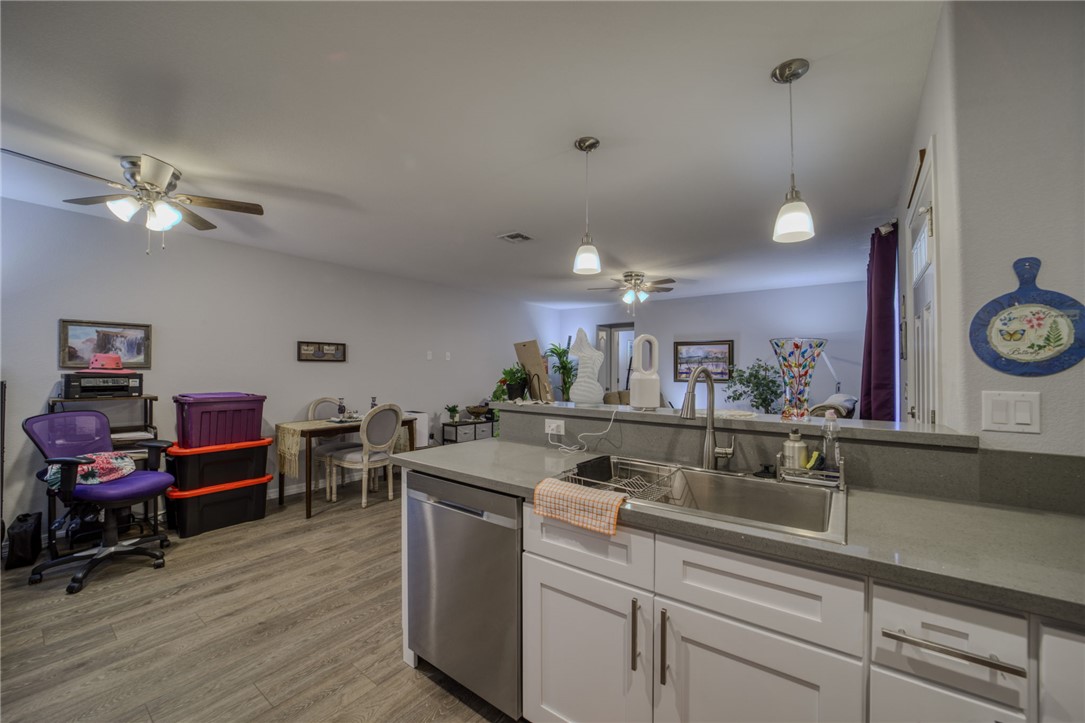 1632 Shamrock Road Bullhead City, AZ 86442 - Photo 16 of 59 Kitchen